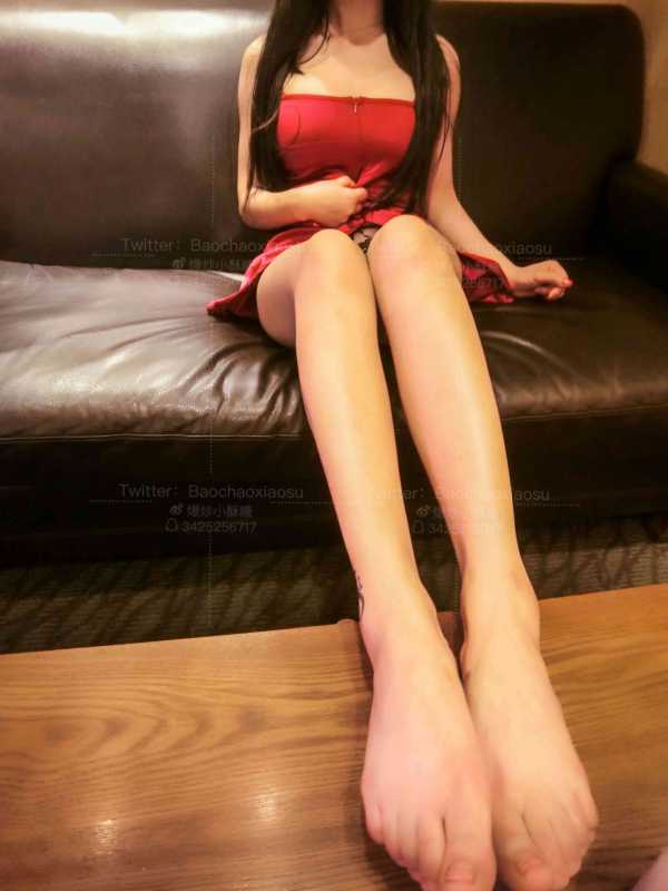 麻酥酥哟 红色超短旗袍街拍 [45P+7V/1.65G]