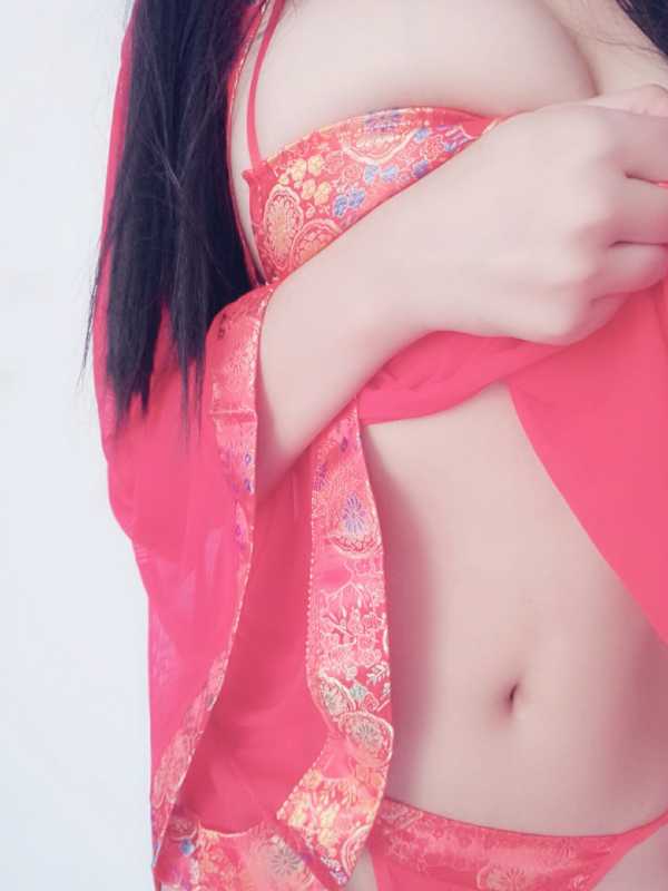 私人玩物 17.09.28 红肚兜 [33P+5V/392M]