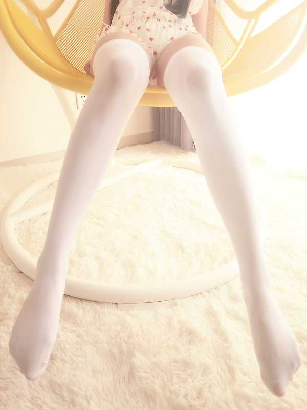 麻酥酥哟 比基尼+草莓吊带衫 [67P+4V/914M]