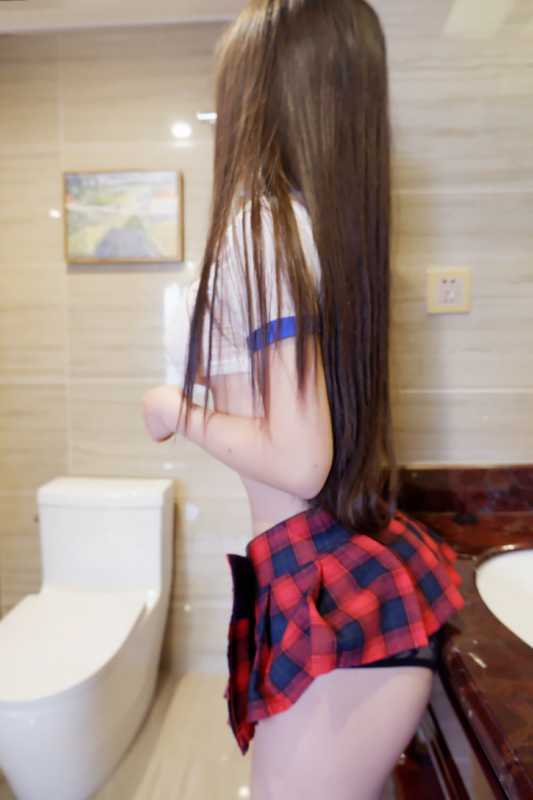 麻酥酥哟 棕色上衣黑丝+红格子短裙 [52P+3V/864M]