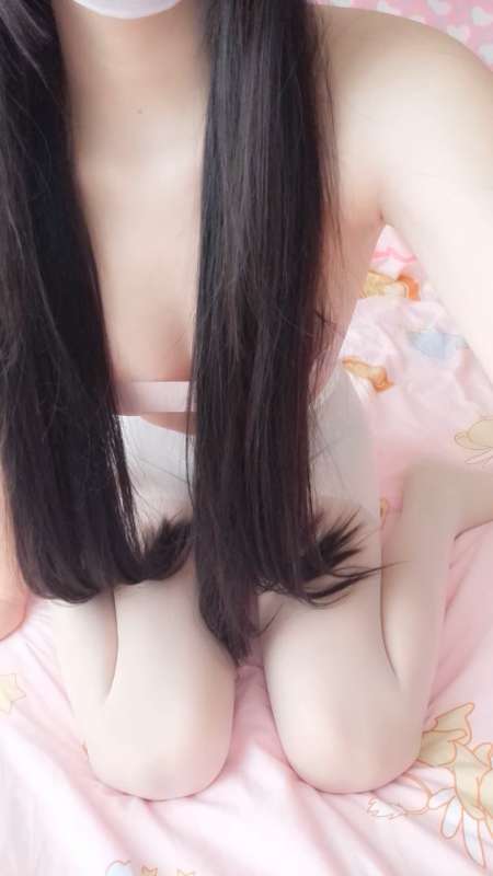 萌白酱 (一口幼桃) 白丝袜束吊带 [5V/1G]