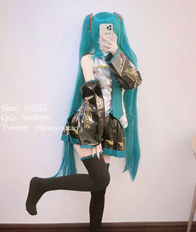 萌白酱 (一口幼桃)  写真合集 [3.27G]