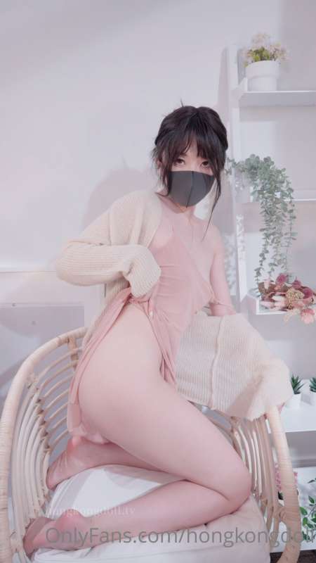 HongKongDoll(玩偶姐姐)   私信1120 [1V/182M]