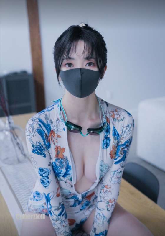 HongKongDoll(玩偶姐姐) 冲浪少女的碎碎念 [11P+4V/1.85G]