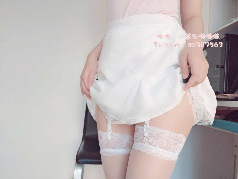 小蔡头喵喵喵 粉T白丝 [53P+1V/1.84G]