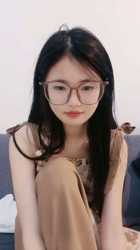 眼镜反差妹子 被遗忘的小猫 [5V/1.91G]