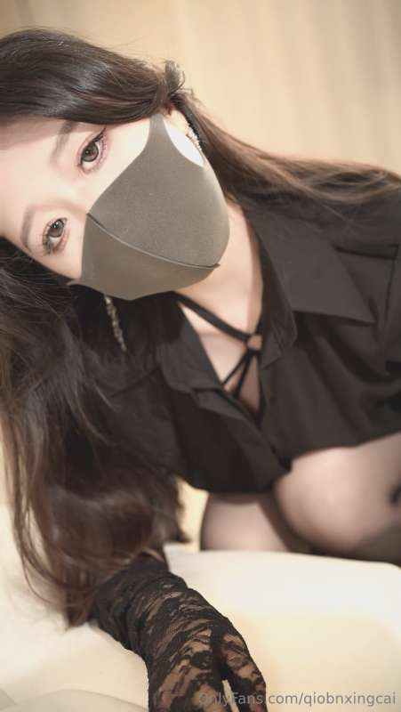 桥本香菜 黑丝红底高跟 [1V/369M]