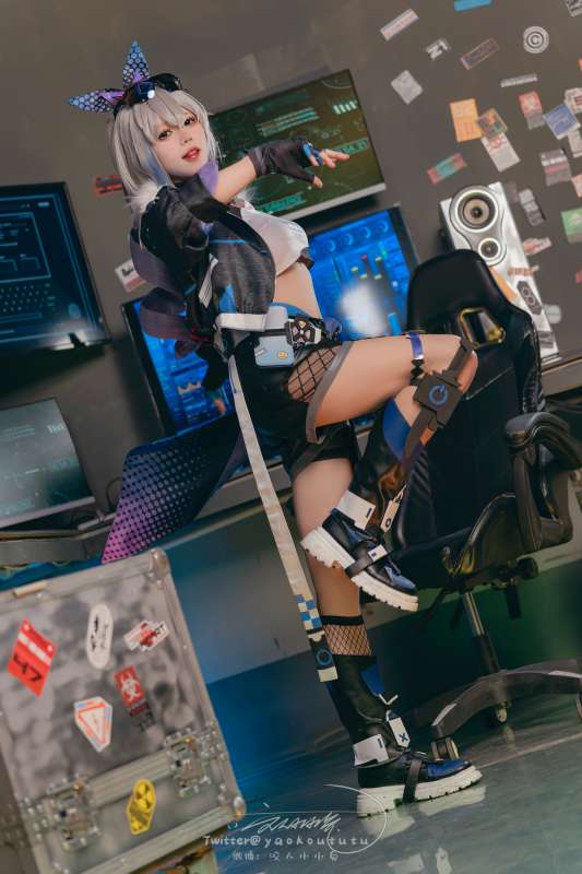 极品网红黏黏团子兔(咬一口兔娘)一月订阅作合集 [329P+5V/1.67G]