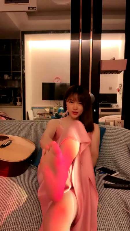 反差女神女演员尺度秀 [5V/1.44G]