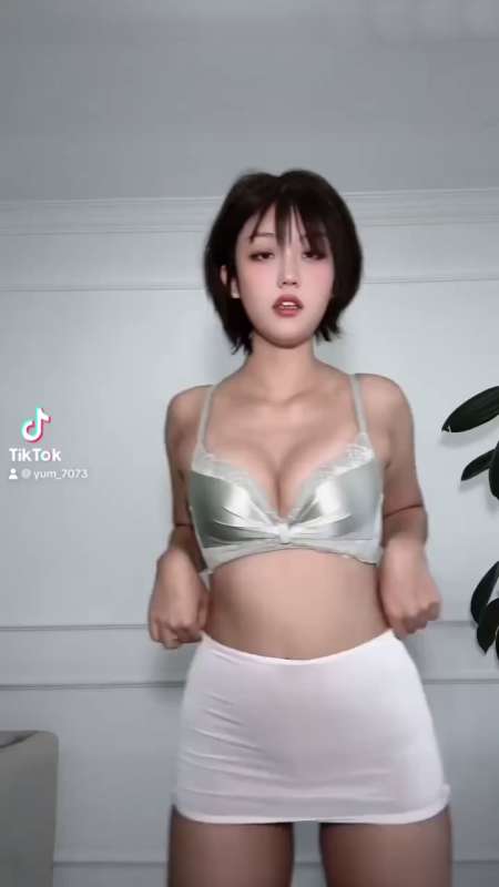 高颜值反差网红yum_707新年舞蹈祝福 [16P+11V/1G]