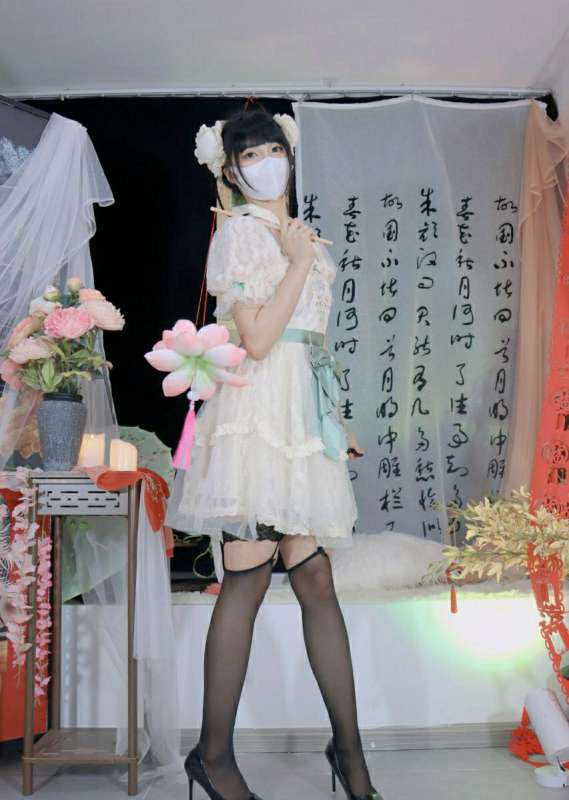 极品网红Miao喵酱小简奶糊2024合体拜年 [95P+1V/1.36G]