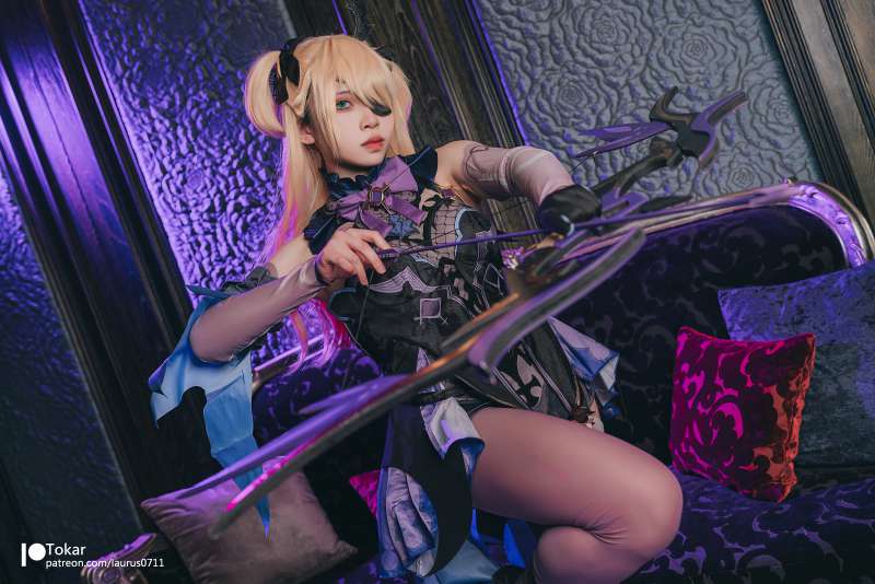 御姐气质coser浵卡Tokar四套新作合集 [42P+4V/2.41G]