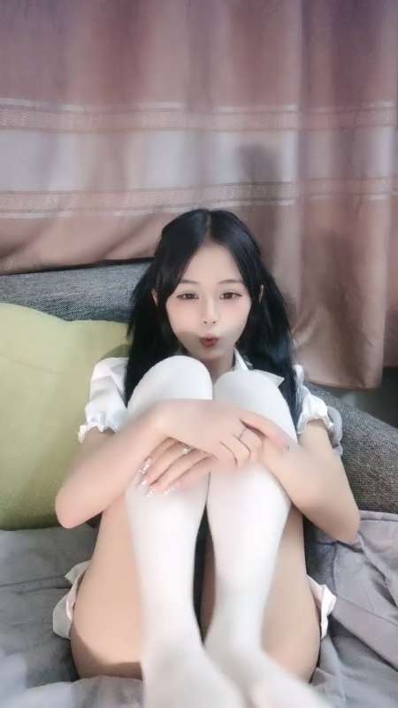 极品主播小易的so啵啵尺度秀 [2V/2.73G]