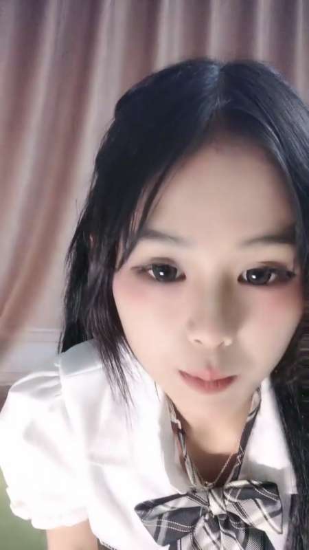 极品主播小易的so啵啵尺度秀 [2V/2.73G]