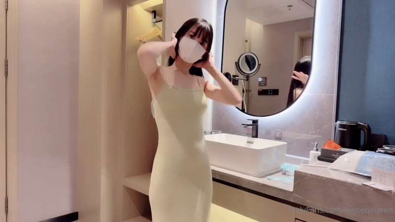 极品网红粉色情人新作晚礼服 [2V/435M]