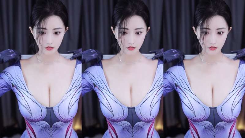 HY第一巨胸古阿扎最新私人高价定制作浴室 [3V/223M]