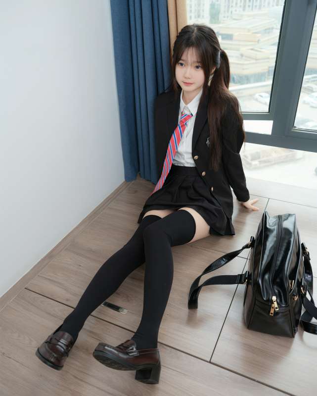 紧急企划小恩定制户外黑丝 [96P+1V/2.65G]