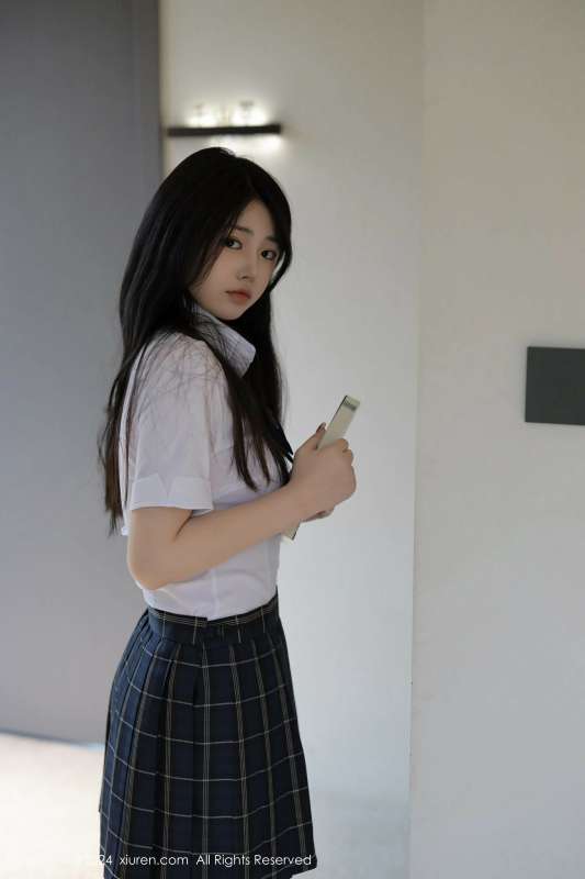 秀人网新人巨胸模特陈小花尺度作四套合集 [327P+4V/1.17G]