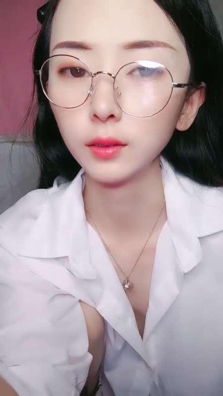 反差眼镜娘小美直播合集 [4V/2.07G]