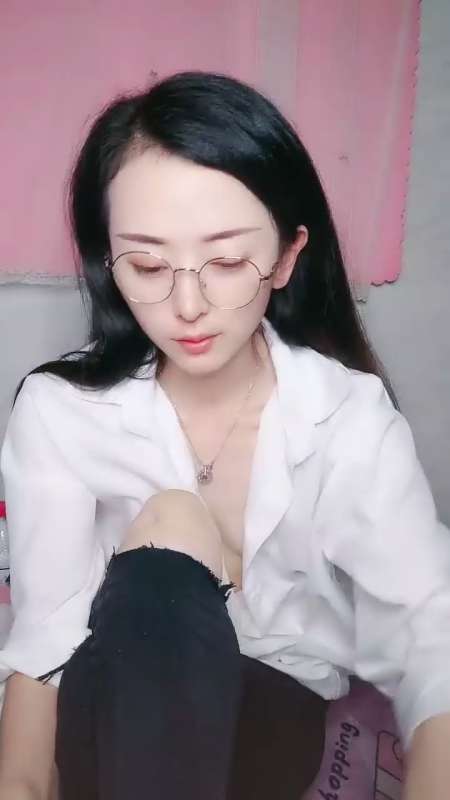 反差眼镜娘小美直播合集 [4V/2.07G]