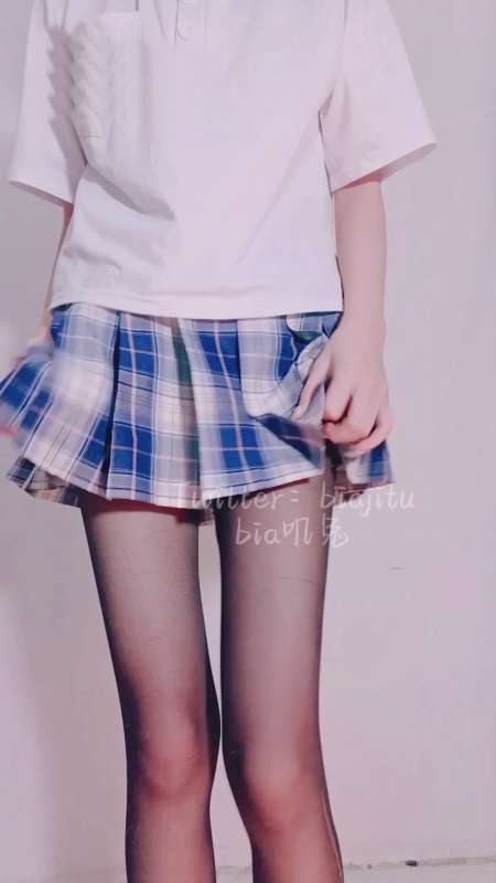 粉嫩网红软甜糯米糍尺度作品三套新作合集 [3V/1.5G]