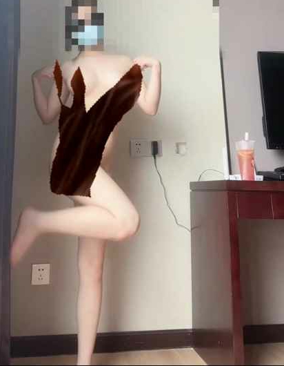 巨胸网红小桃子定制舞蹈合集 [9V/260M]