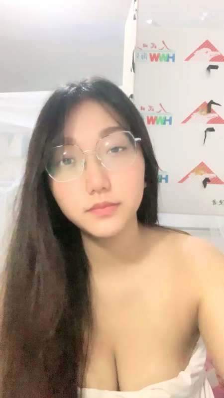 高颜值眼镜娘小野猫尺度直播秀 [10V/2.96G]