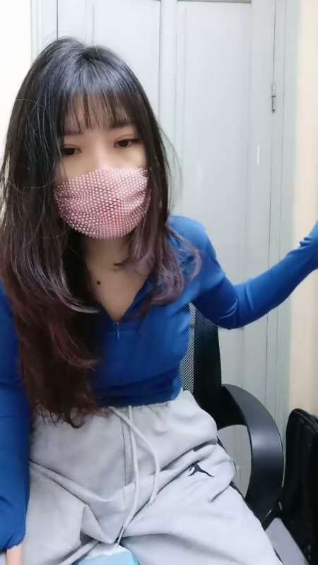 巨胸主播叫我幽梦尺度秀 [5V/2.08G]