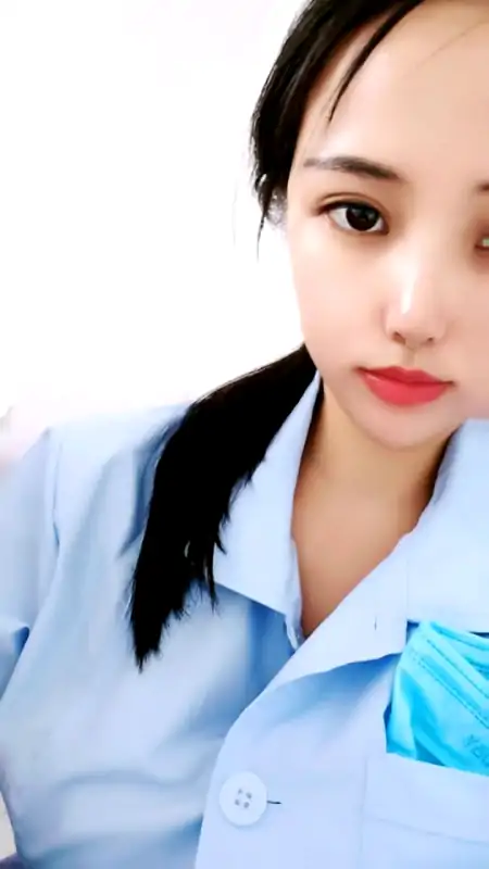 高颜值巨胸温柔小护士岗位上的直播 [4V/2.71G]