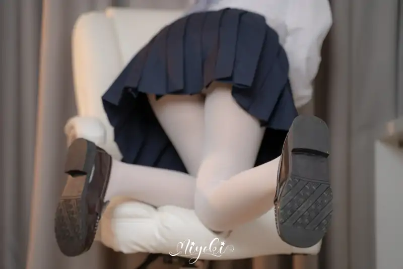 铃木美咲 – 原神神里绫华JK篇 [28P+1V/673M]