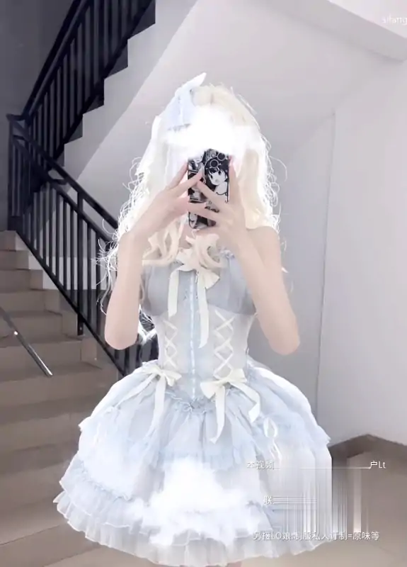 推特网红百变COSER洛丽塔千元定制 [3V/1.13G]