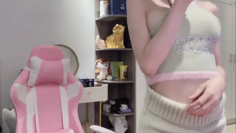 清纯高颜值女神anna102直播合集第二期 [4V/1.82G]