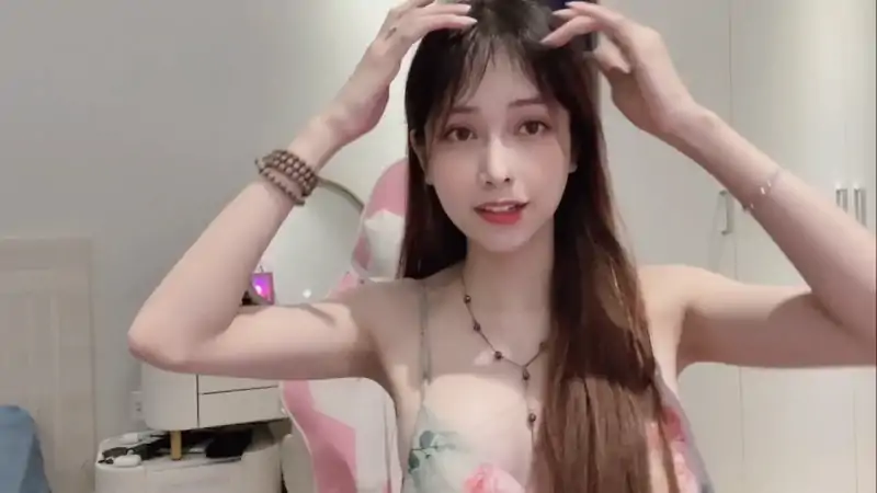 清纯高颜值女神anna102直播合集第二期 [4V/1.82G]