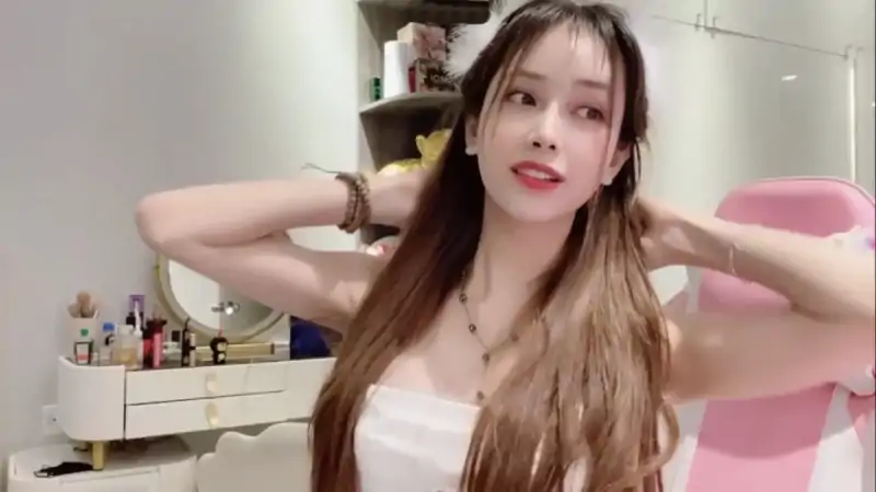 清纯高颜值女神anna102尺度秀 [3V/2.33G]