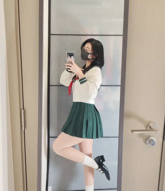 反差网红Naimi奶咪(奶味小咪)四月新作戈薇服 [37P+7V/966M]