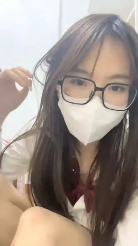 丝足系网红不太皮尺度私拍视图合集第二期 [49P+63V/5.21G]