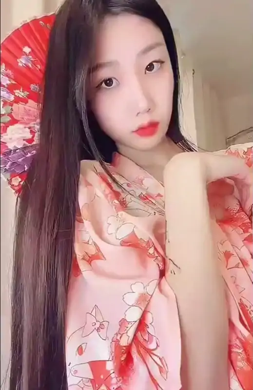 极品网红主播八月未央三月末新作合集 [8V/2.54G]