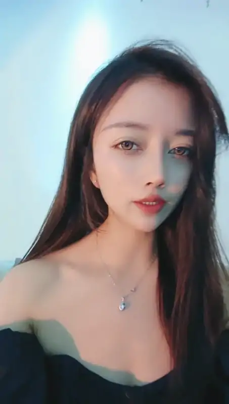 极品高颜值主播一库一库尺度秀 [4V/2.47G]