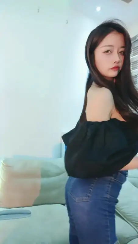 极品高颜值主播一库一库尺度秀 [4V/2.47G]