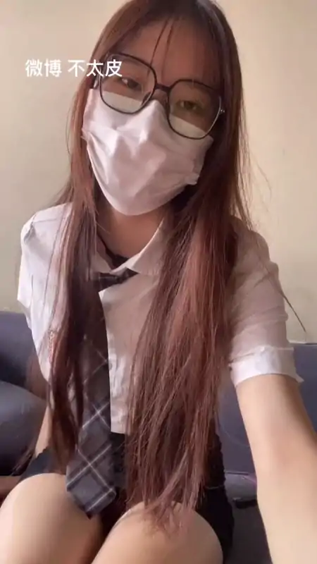 丝足系网红不太皮尺度私拍视图合集第二期 [49P+63V/5.21G]