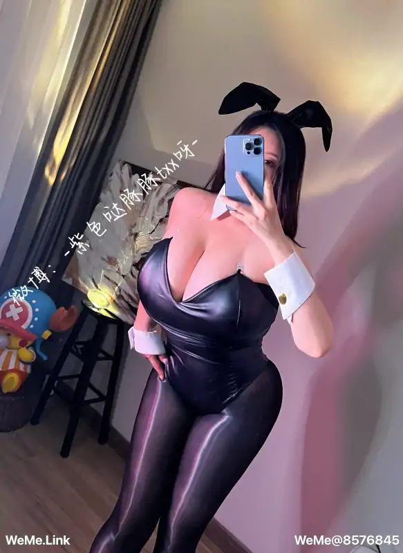 微博巨胸网红女神童小芯(紫色哒豚豚)视图合集 [336P+39V/561M]