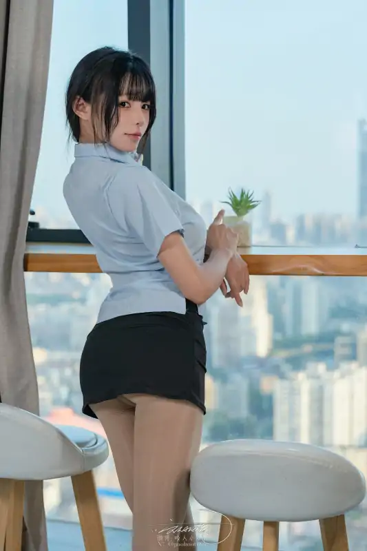 极品网红黏黏团子兔(咬人小小兔)六月订阅合集 [354P+6V/1.73G]