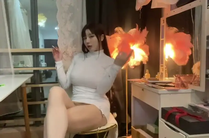 巨胸网红模特白兔伊剧情片私人定制作合集 [69V/3.97G]