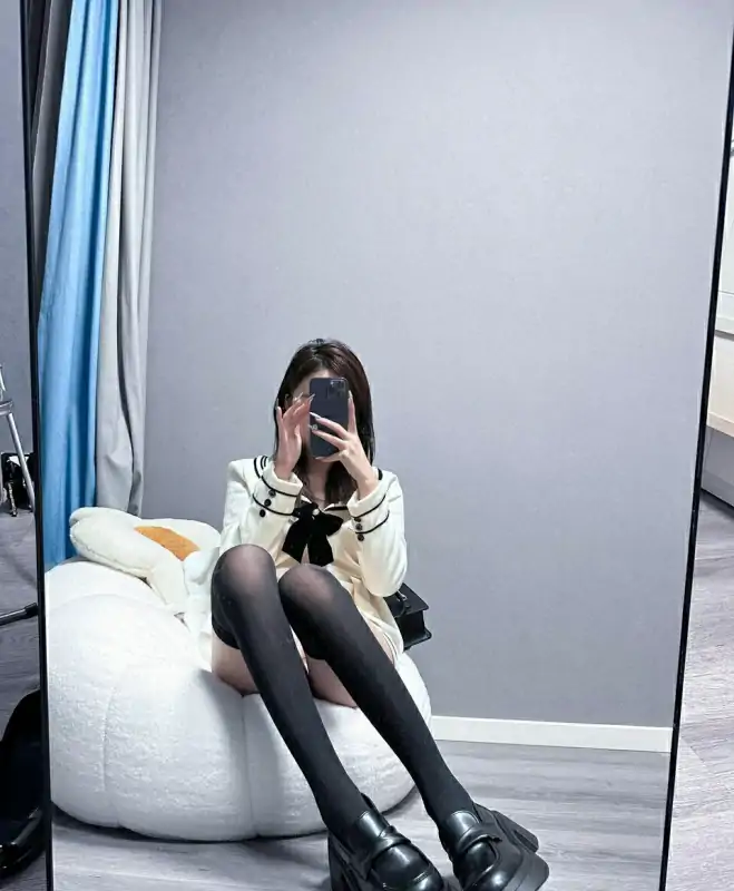 极品反差妹Elsa林绾绾会员群视图合集 [21P+41V/2G]