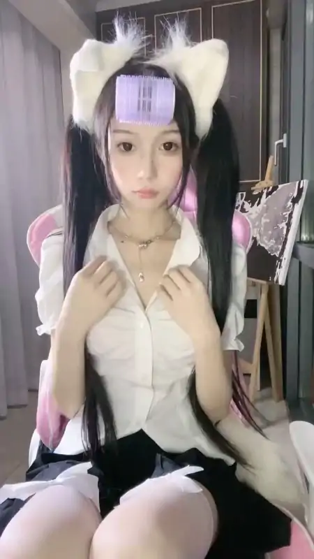 清纯系萝莉黎酱不爱吃青菜尺度秀第二期 [6V/2.76G]