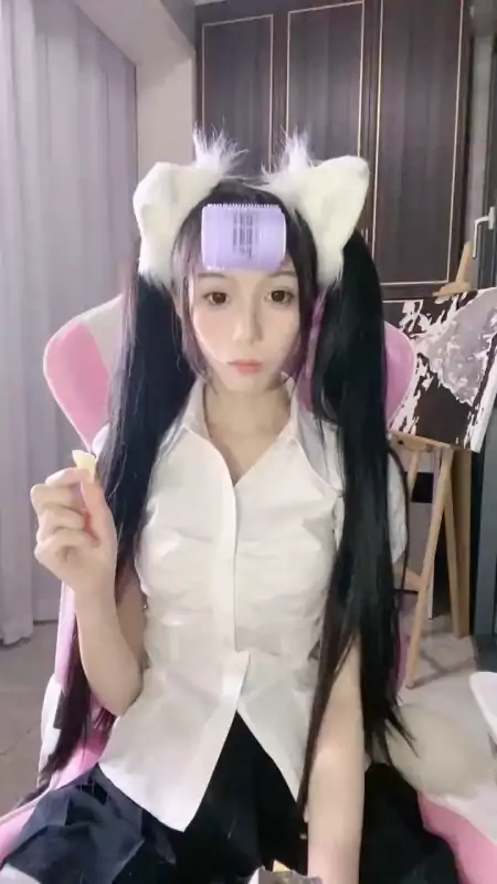 清纯系萝莉黎酱不爱吃青菜尺度秀第二期 [6V/2.76G]