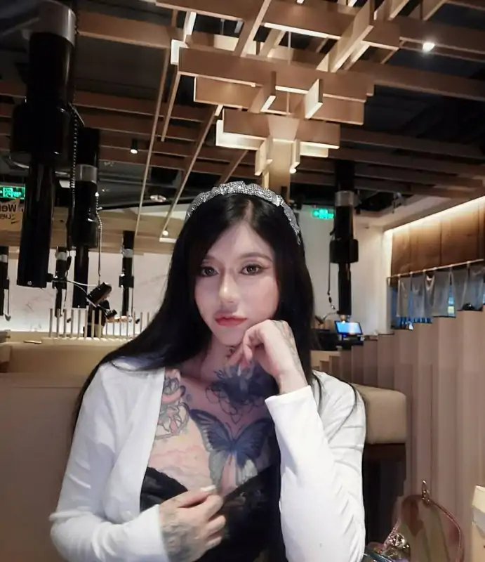 极品反差妹sexychloe私拍视图合集 [405P+86V/1.83G]