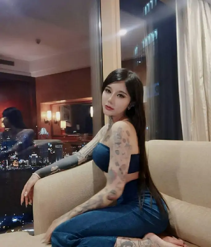 极品反差妹sexychloe私拍视图合集 [405P+86V/1.83G]