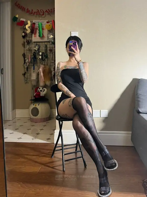 百万粉网红奶宝妹纸脸红Dearie卡通百科老王陈佩奇新作合集 [259P+12V/1.17G]