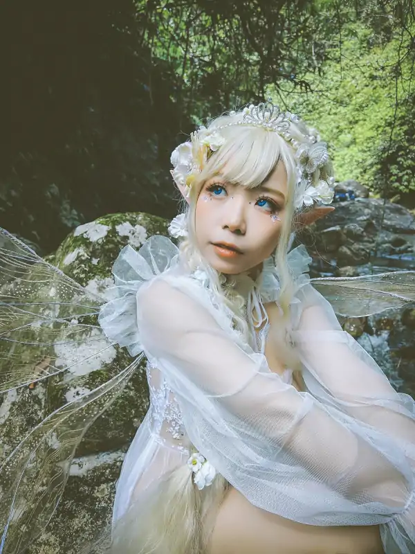 大胸网红自闭颜球球 – 林中精灵 [112P+12V/1.41G]